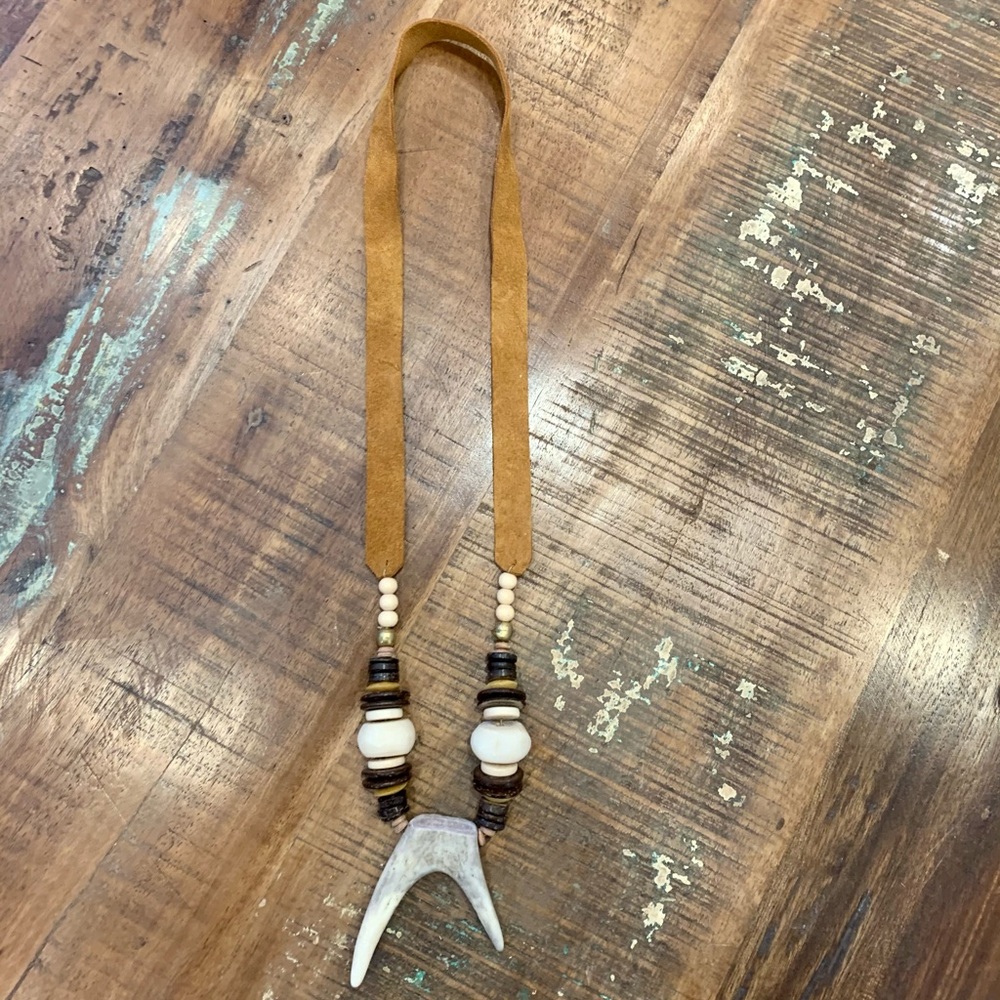 🌾 Antler Pendant Necklace - Picture 4 of 7